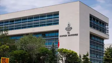 Yüksek Mahkeme 5 Partiyi Mali Usulsüzlükten Suçladı