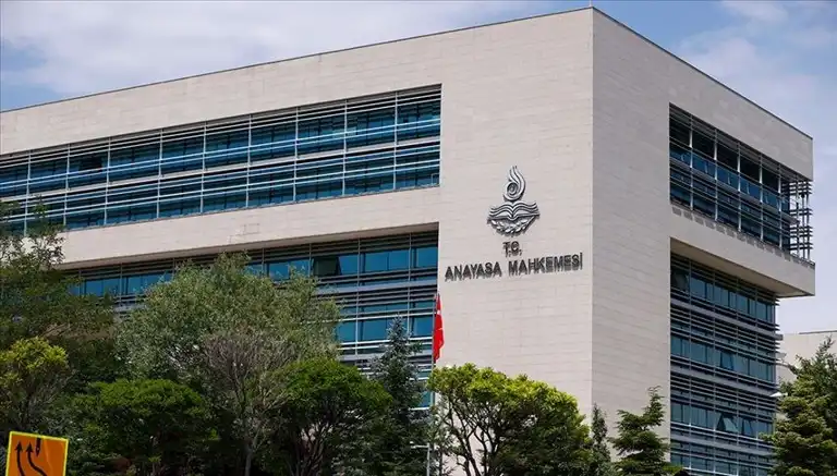 Yüksek Mahkeme 5 Partiyi Mali Usulsüzlükten Suçladı
